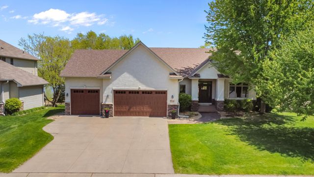 8156 9th Street Place N, Oakdale, MN 55128