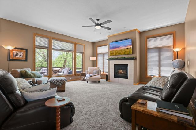 8156 9th Street Place N, Oakdale, MN 55128