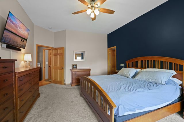 8156 9th Street Place N, Oakdale, MN 55128
