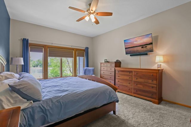 8156 9th Street Place N, Oakdale, MN 55128