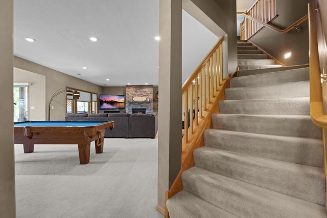 8156 9th Street Place N, Oakdale, MN 55128