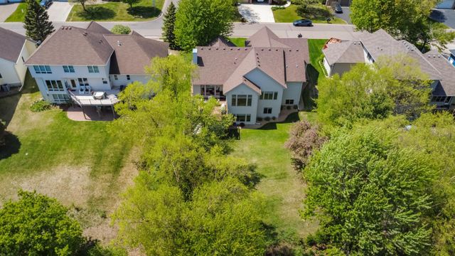 8156 9th Street Place N, Oakdale, MN 55128
