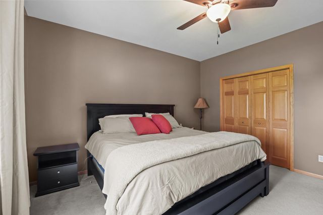 8156 9th Street Place N, Oakdale, MN 55128