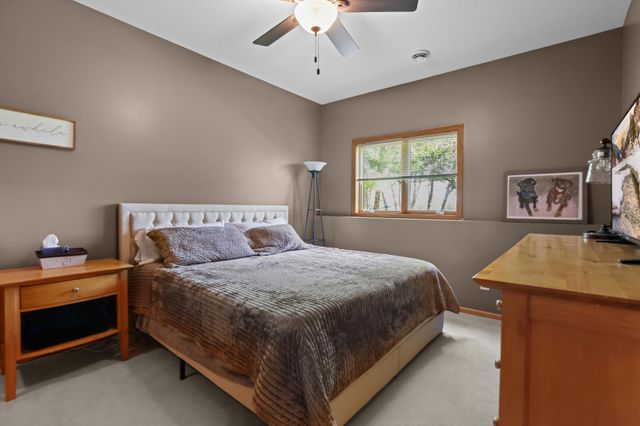 8156 9th Street Place N, Oakdale, MN 55128