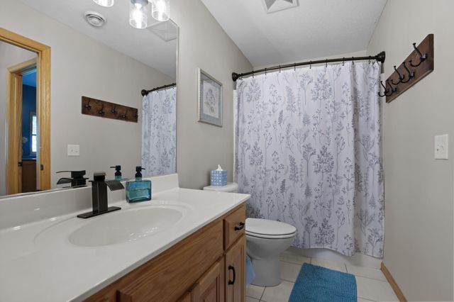 8156 9th Street Place N, Oakdale, MN 55128