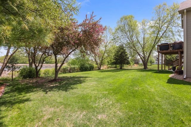 8156 9th Street Place N, Oakdale, MN 55128