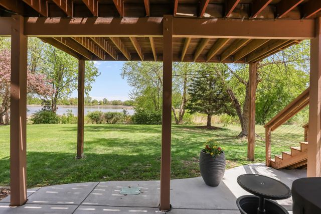 8156 9th Street Place N, Oakdale, MN 55128