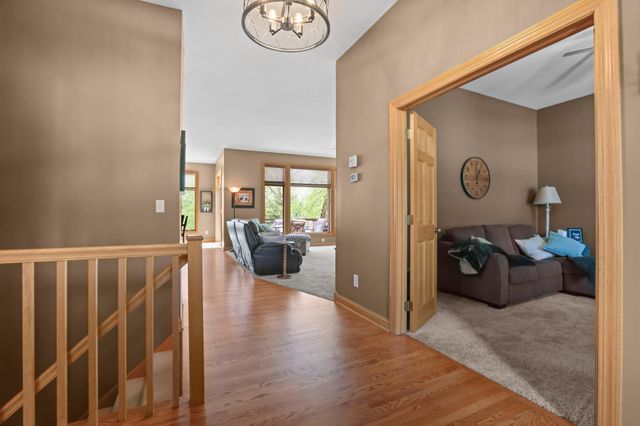 8156 9th Street Place N, Oakdale, MN 55128