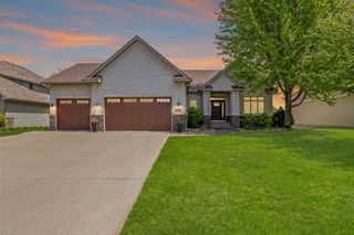 8156 9th Street Place N, Oakdale, MN 55128