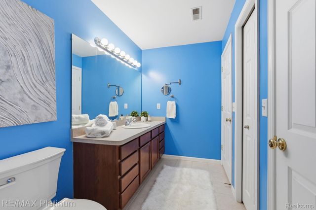 556 Olde English Circle 94, Howell Township, MI 48855