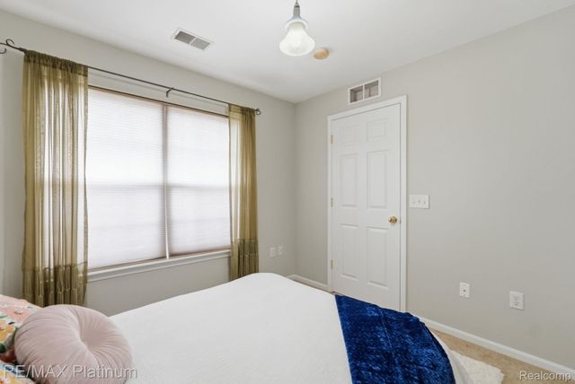 556 Olde English Circle 94, Howell Township, MI 48855
