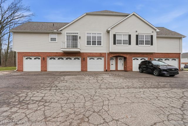 556 Olde English Circle 94, Howell Township, MI 48855