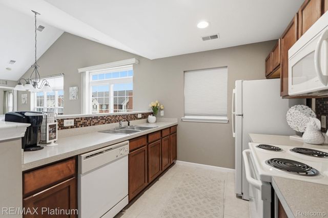 556 Olde English Circle 94, Howell Township, MI 48855