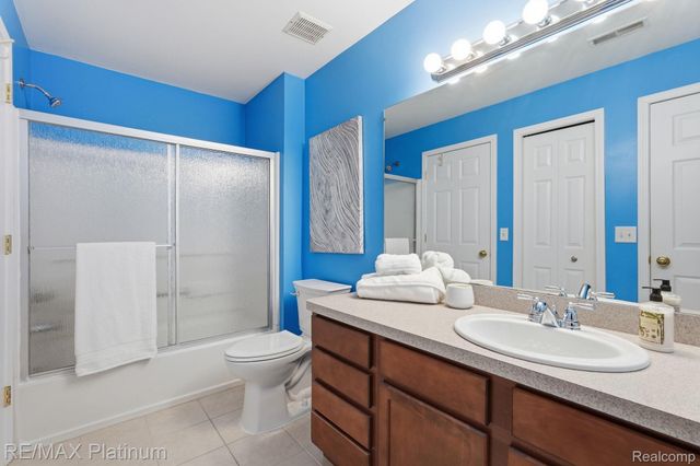 556 Olde English Circle 94, Howell Township, MI 48855