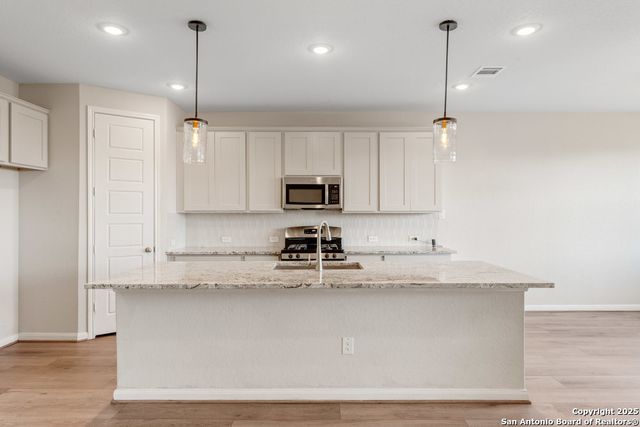 2614 Banditos Rdg, San Antonio, TX 78245