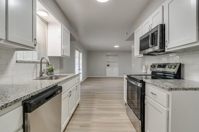 809 Holly Hill Road, Edmond, OK 73003