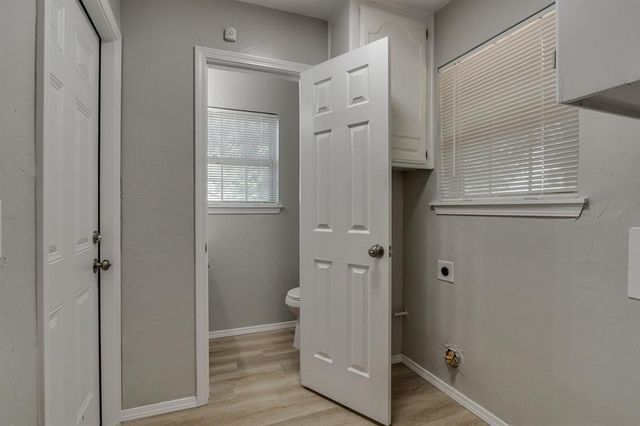 809 Holly Hill Road, Edmond, OK 73003