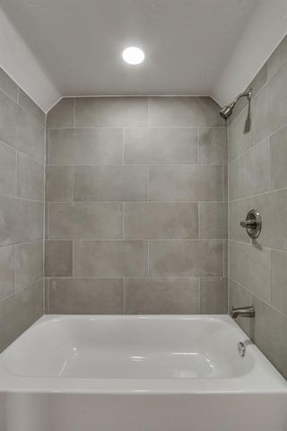 809 Holly Hill Road, Edmond, OK 73003