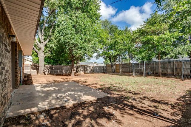 809 Holly Hill Road, Edmond, OK 73003