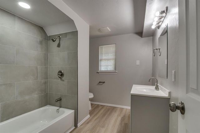 809 Holly Hill Road, Edmond, OK 73003