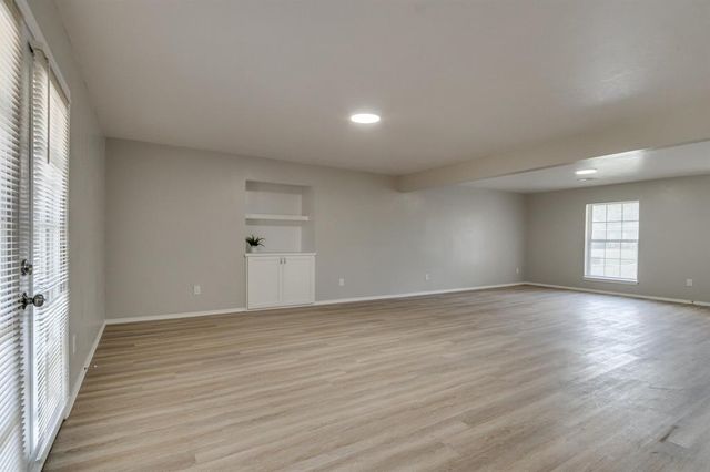 809 Holly Hill Road, Edmond, OK 73003