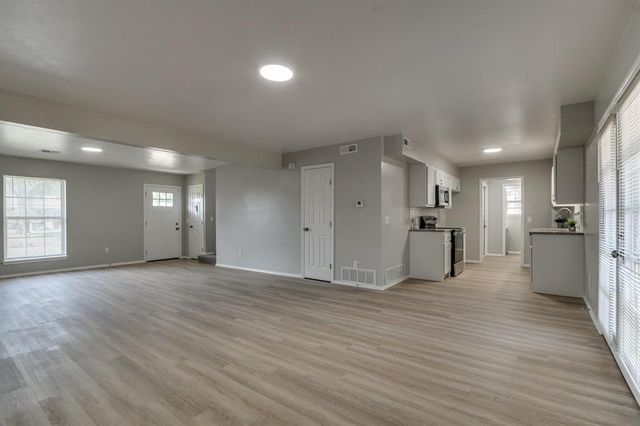 809 Holly Hill Road, Edmond, OK 73003