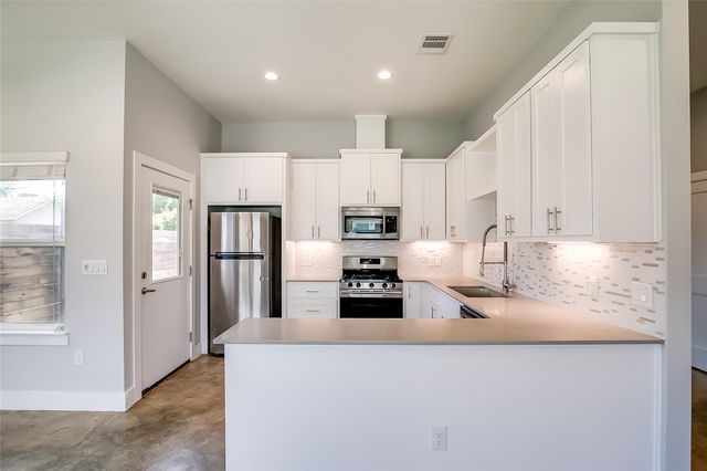 6303 Santos ST A, Austin, TX 78741