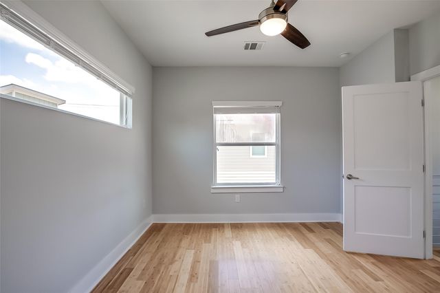 6303 Santos ST A, Austin, TX 78741