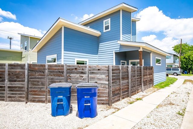 6303 Santos ST A, Austin, TX 78741