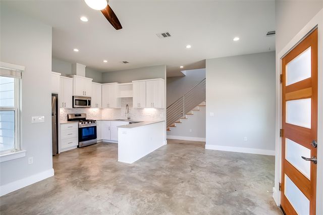 6303 Santos ST A, Austin, TX 78741