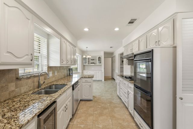242 Woodcrest Drive, Richardson, TX 75080
