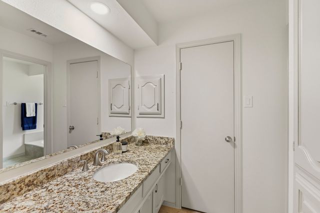 242 Woodcrest Drive, Richardson, TX 75080