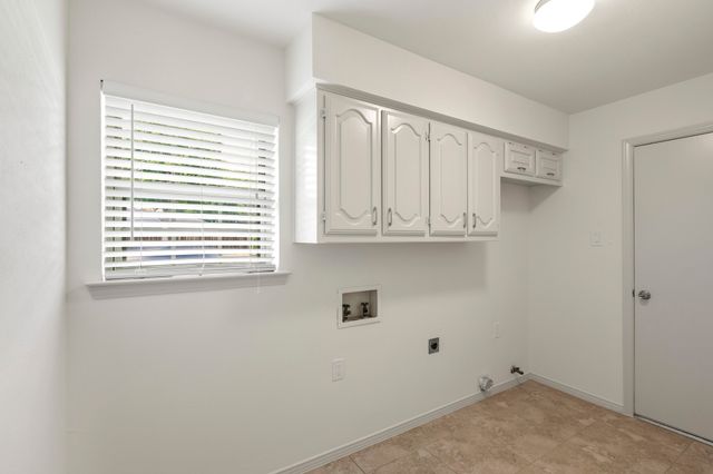 242 Woodcrest Drive, Richardson, TX 75080