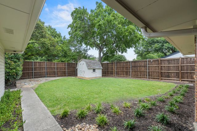 242 Woodcrest Drive, Richardson, TX 75080
