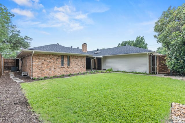 242 Woodcrest Drive, Richardson, TX 75080