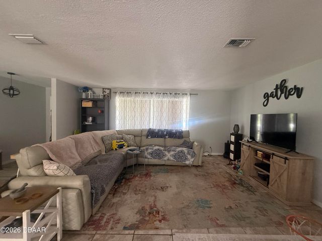 636 Williamsburg Drive, Daytona Beach, FL 32117