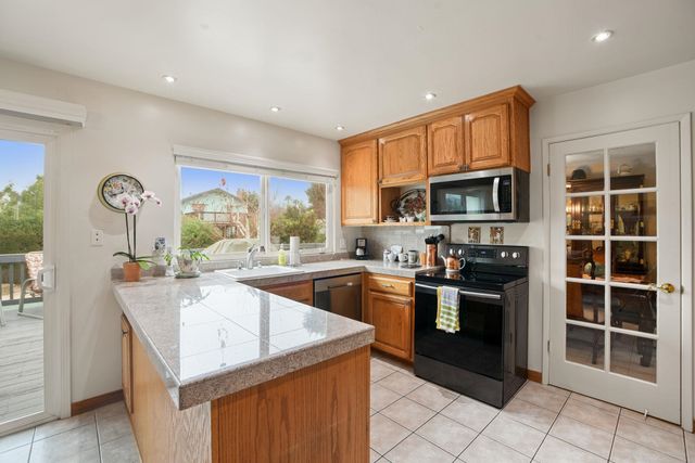 136 Marco Ln, Vacaville, CA 95688