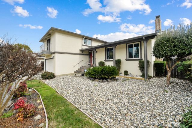 136 Marco Ln, Vacaville, CA 95688