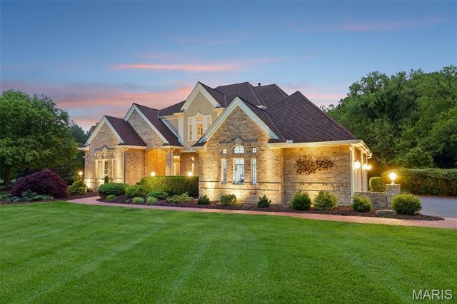 8501 DuPont Lane, Belleville, IL 62223