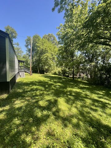 303 Conger St, Cumberland City, TN 37050