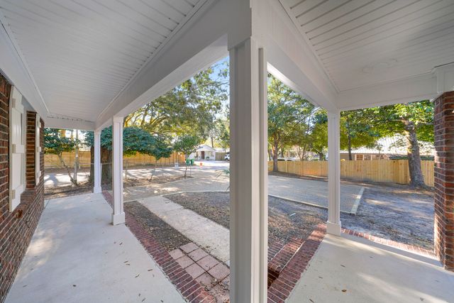 710 Powell Drive, Niceville, FL 32578