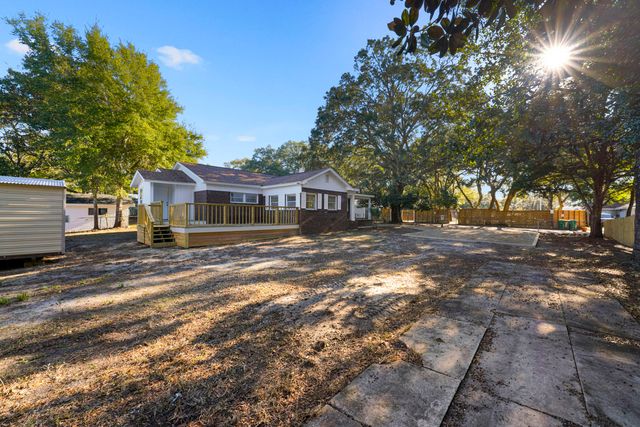 710 Powell Drive, Niceville, FL 32578