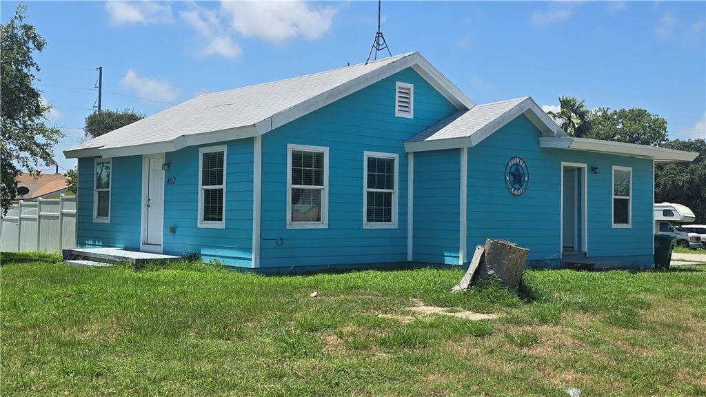 402 S Saunders St, Aransas Pass, TX 78336 — exterior