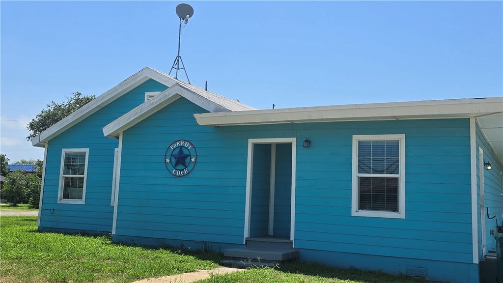 402 S Saunders St, Aransas Pass, TX 78336 — photo 3