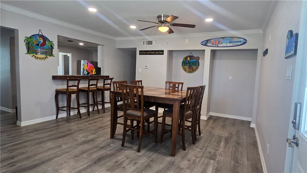 402 S Saunders St, Aransas Pass, TX 78336 — photo 4