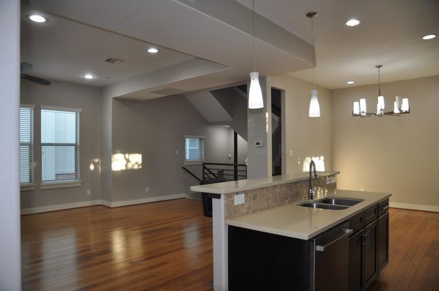 5743 Petty Street, Houston, TX 77007