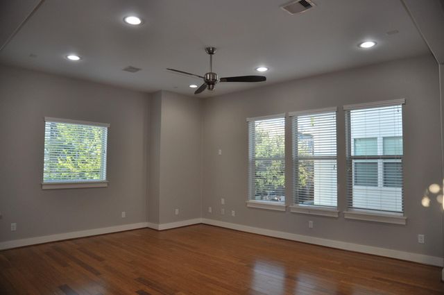 5743 Petty Street, Houston, TX 77007