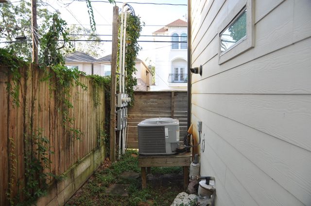 5743 Petty Street, Houston, TX 77007