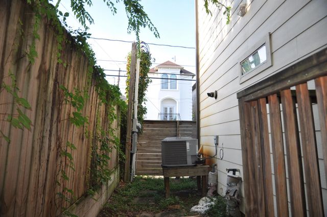 5743 Petty Street, Houston, TX 77007