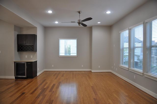 5743 Petty Street, Houston, TX 77007